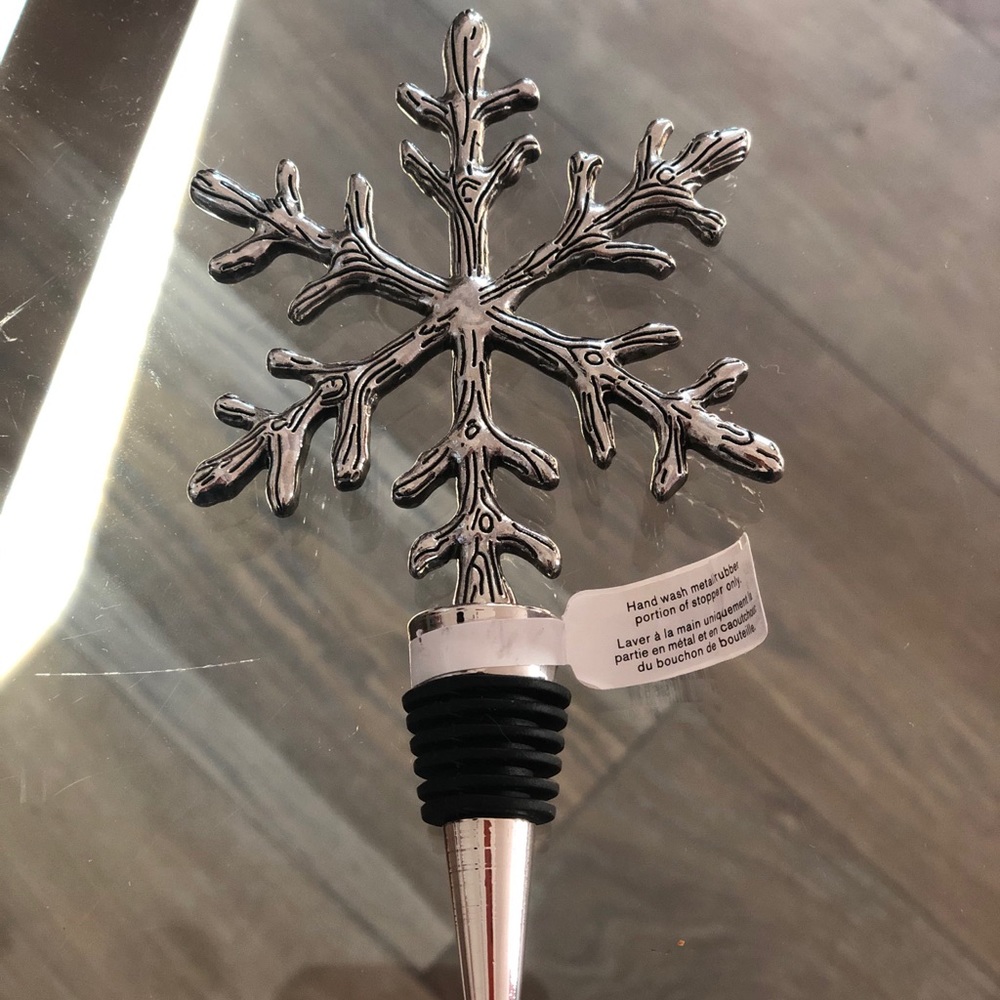 3/$20 - NWT Snowflake Wine Bottle Stopper